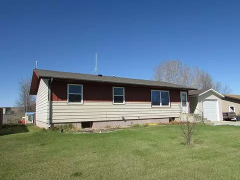222 Crown Butte Dr, Mandan, ND 58554 photo 2