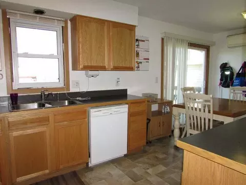 222 Crown Butte Dr, Mandan, ND 58554 photo 4