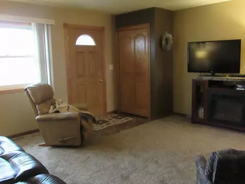 18 Eckleson Rd, Bismarck, ND 58504 photo 3