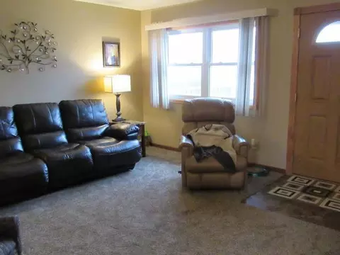 18 Eckleson Rd, Bismarck, ND 58504 photo 2