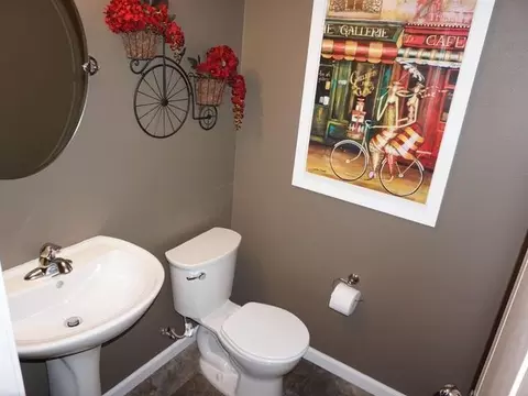 718 Compass Ln, Bismarck, ND 58504 photo 8