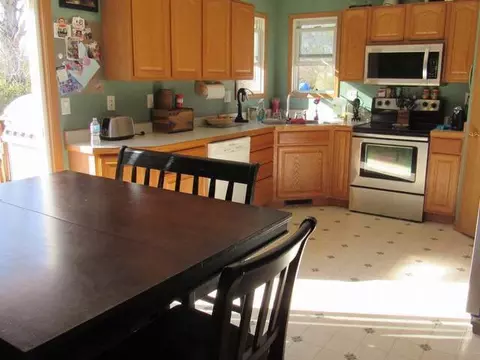 72 Weir Dr, Lincoln, ND 58504 photo 3