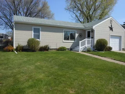 926 Riverview Ave, Bismarck, ND 58504 photo 1