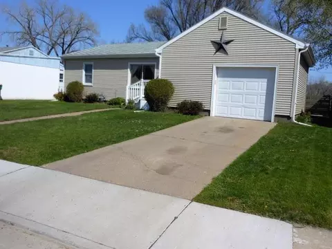 926 Riverview Ave, Bismarck, ND 58504 photo 2
