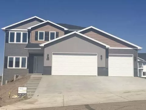 2702 Calgary Ave E, Bismarck, ND 58503 photo 1