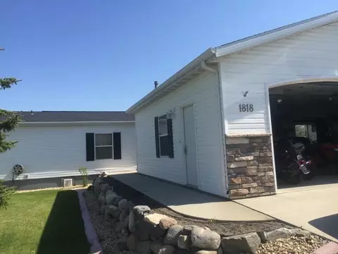 1818 N Valley Lp, Bismarck, ND 58503 photo 3