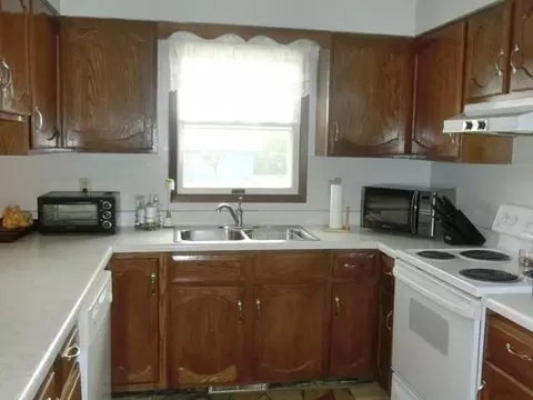 302 1st St S, Wilton, ND 58579 photo 9