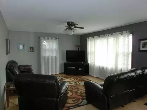 302 1st St S, Wilton, ND 58579 photo 4