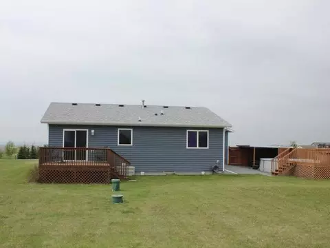 8915 Sage Dr, Bismarck, ND 58503 photo 2