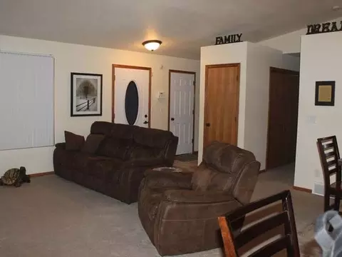 8915 Sage Dr, Bismarck, ND 58503 photo 4