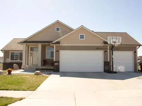 519 Quarry Ln, Bismarck, ND 58503 photo 1