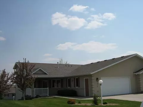 3524 Viewpoint Dr, Bismarck, ND 58503 photo 2