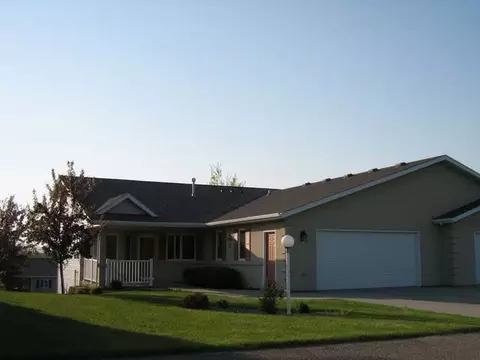 3524 Viewpoint Dr, Bismarck, ND 58503 photo 1