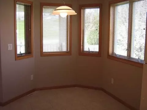 3524 Viewpoint Dr, Bismarck, ND 58503 photo 4