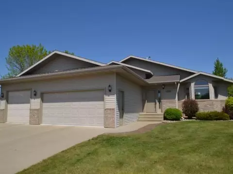 4702 Pintail Loop SE, Mandan, ND 58554 photo 1
