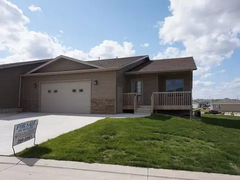 904 Baffin Lp, Bismarck, ND 58503 photo 1