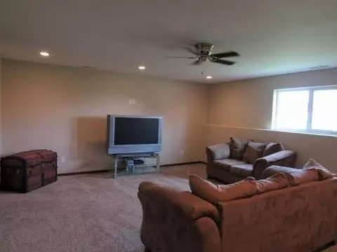 806 Calvert Dr, Bismarck, ND 58503 photo 23