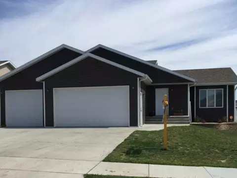 806 Calvert Dr, Bismarck, ND 58503 photo 46
