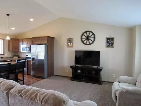 806 Calvert Dr, Bismarck, ND 58503 photo 12