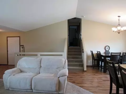 806 Calvert Dr, Bismarck, ND 58503 photo 6