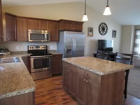 806 Calvert Dr, Bismarck, ND 58503 photo 11