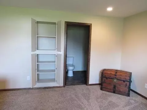 806 Calvert Dr, Bismarck, ND 58503 photo 32