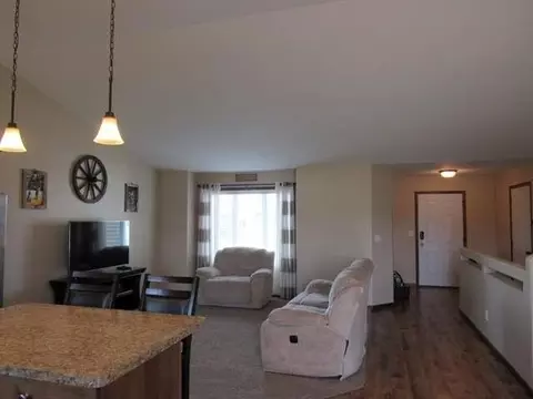 806 Calvert Dr, Bismarck, ND 58503 photo 8