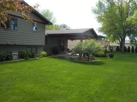3532 Hackberry St, Bismarck, ND 58503 photo 11