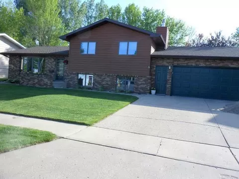 3532 Hackberry St, Bismarck, ND 58503 photo 1