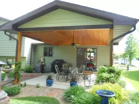 3532 Hackberry St, Bismarck, ND 58503 photo 2
