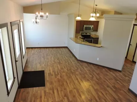 602 25th St SE, Mandan, ND 58554 photo 3