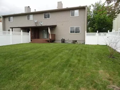 401 Apollo Ave W, Bismarck, ND 58503 photo 2