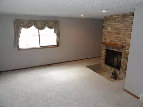 401 Apollo Ave W, Bismarck, ND 58503 photo 4