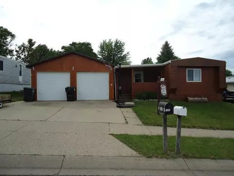 1305 9 Ave SE, Mandan, ND 58554 photo 1