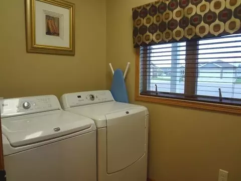 307 Baker Pl, Bismarck, ND 58504 photo 24