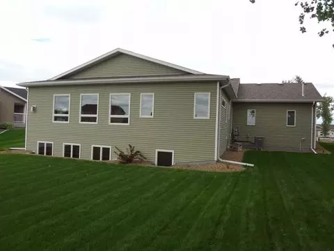 307 Baker Pl, Bismarck, ND 58504 photo 29