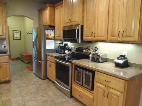 307 Baker Pl, Bismarck, ND 58504 photo 4