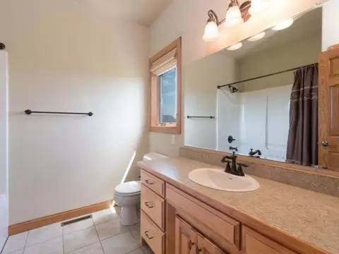 4601 Boulder Ridge Rd, Bismarck, ND 58503 photo 17