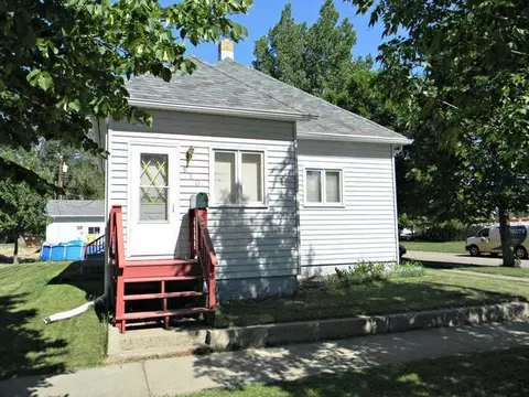 510 3rd Ave SE, Mandan, ND 58554 photo 2