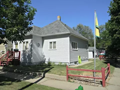 510 3rd Ave SE, Mandan, ND 58554 photo 1