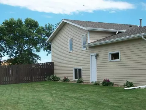 3101 Devon Dr, Bismarck, ND 58504 photo 3
