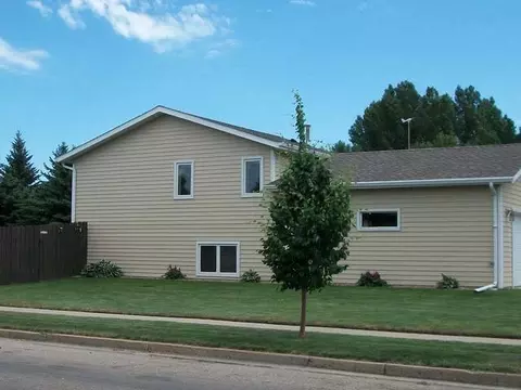 3101 Devon Dr, Bismarck, ND 58504 photo 2