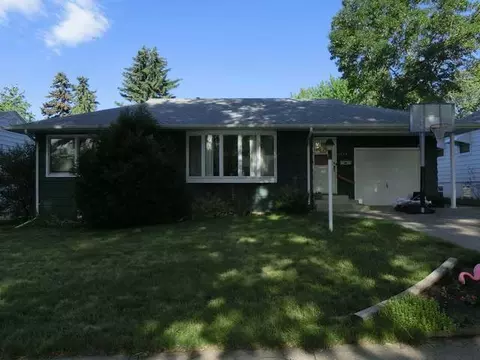1304 Mohawk St, Bismarck, ND 58501 photo 1