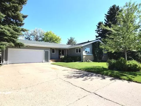 1143 Coulee Rd E, Bismarck, ND 58501 photo 1