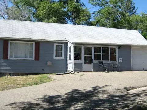 307 5th Ave NE, Mandan, ND 58554 photo 1