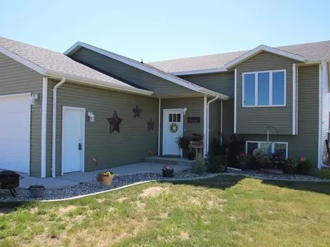 7108 Derek Dr, Bismarck, ND 58504 photo 3