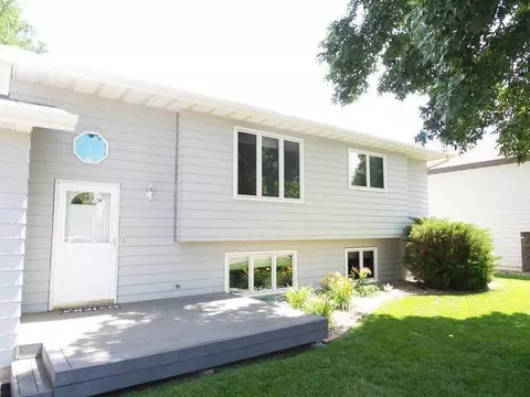 3141 Devon Dr, Bismarck, ND 58504 photo 2