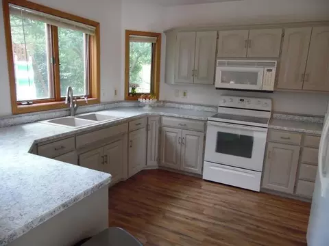 2425 Jackson Ave, Bismarck, ND 58501 photo 2