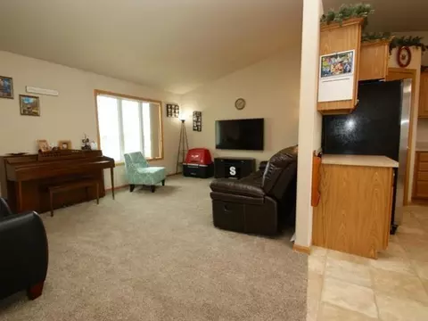 3441 Crocus Ave, Bismarck, ND 58501 photo 4