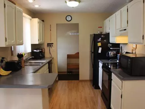 3605 Regent Dr E, Bismarck, ND 58504 photo 2